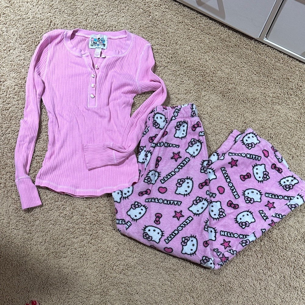 Hello Kitty FOREVER 21 Collab Pajamas set Set size Small fleece wide leg